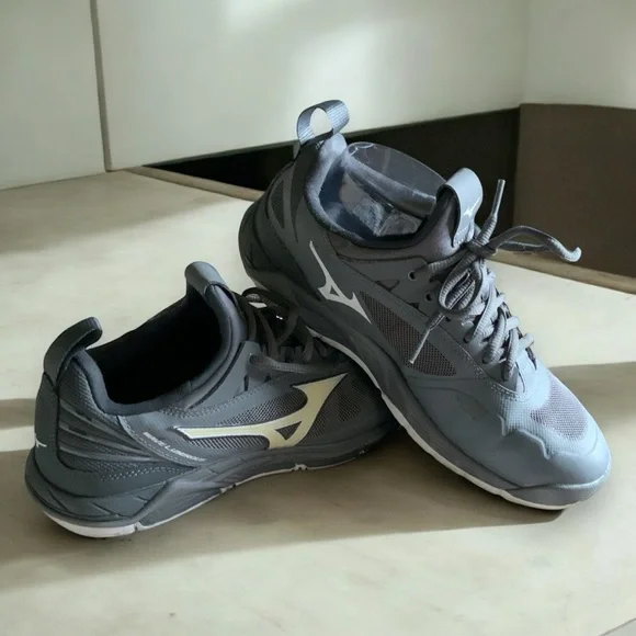 Mizuno Women's Wave Luminous Volleyball Shoes - Picture 9 of 16